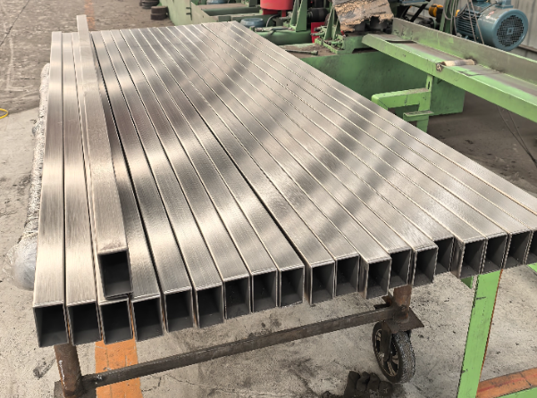 双鸭山建筑工程行业用不锈钢无缝钢管